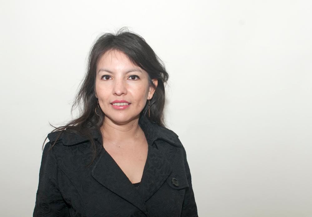 La académica de la Universidad de Chile, Olivia Horna, explica que este llamado a la población local nacida entre 1971 y 1981, se debe a que “en ese período, Chile experimentó un problema con la calidad de algunos lotes de vacunas". 